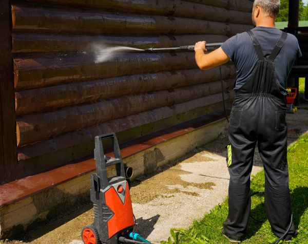 Log Home Pressure Washing in Tuscaloosa