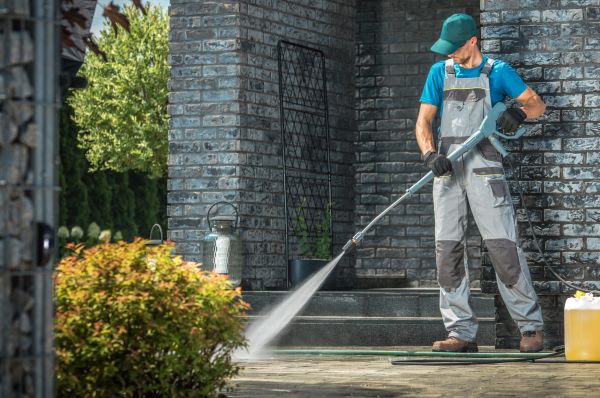 Outside House Cleaning in Tuscaloosa