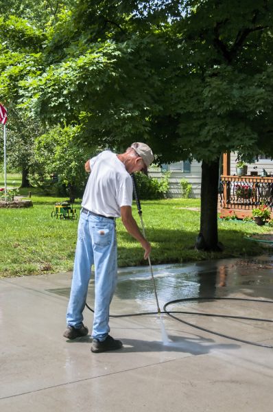 Driveway Concrete Cleaning in Tuscaloosa